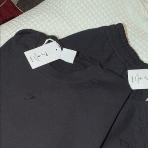 GymShark Black Graphic Sweatshirt 2xl & Jogger/Sweatpants xl